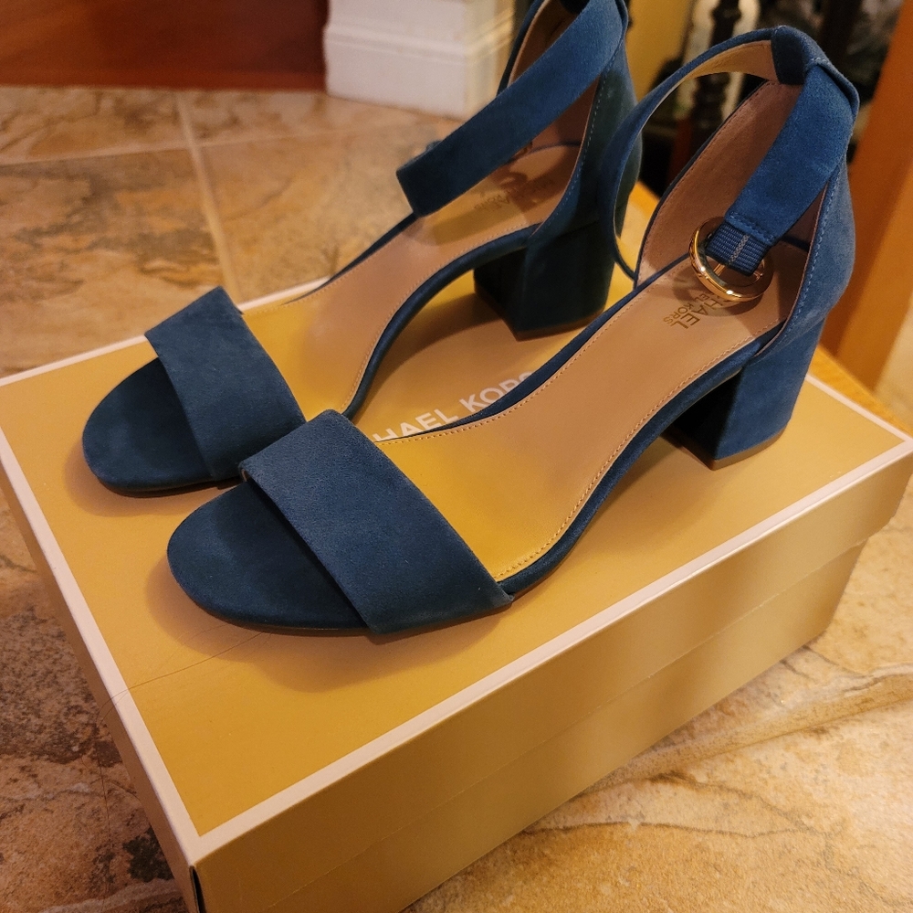 Michael Kors Lena Flex Mid Blue Suede  Sandals sz 7M
